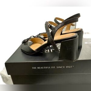Naturalizer Deandra Black Bow Block Heeled Sandals 8 Wide